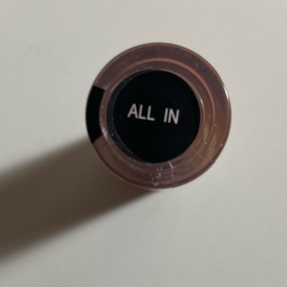 Makeup Bundle Perfect for Gifting. Work Wife, Secret Santa, Stocking Stuffers - Picture 13 of 16